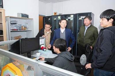 智慧防疫新突破 上海交大團隊為騰訊健康碼開發人臉識別技術，榮獲上?？萍歼M步特等獎